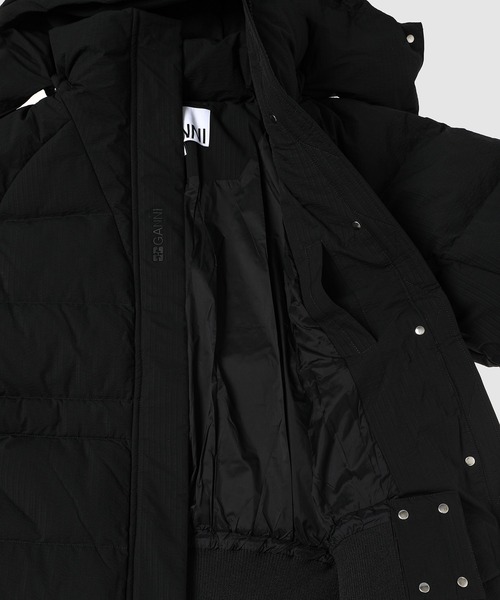 GANNI（ガニー）の「Tech Seersucker Oversized Puffer Jacket（ダウンジャケット/コート・レディース・ブラック・S/M）」の6枚目の写真