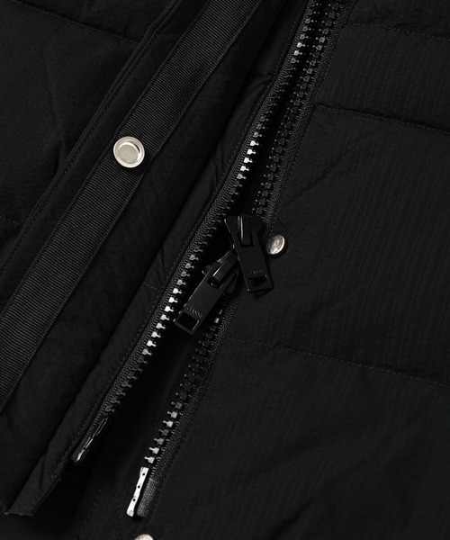 GANNI（ガニー）の「Tech Seersucker Oversized Puffer Jacket（ダウンジャケット/コート・レディース・ブラック・S/M）」の7枚目の写真