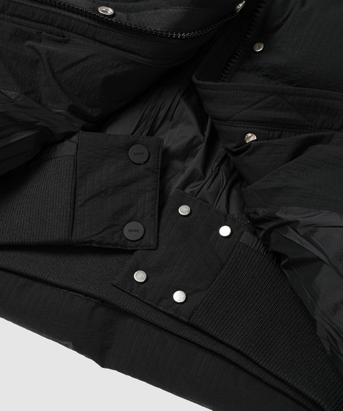 GANNI（ガニー）の「Tech Seersucker Oversized Puffer Jacket（ダウンジャケット/コート・レディース・ブラック・S/M）」の8枚目の写真