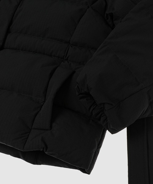 GANNI（ガニー）の「Tech Seersucker Oversized Puffer Jacket（ダウンジャケット/コート・レディース・ブラック・S/M）」の11枚目の写真