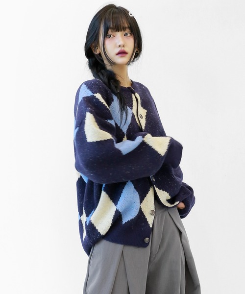 minsobi（ミンソビ）の「ダイヤチェックニットカーディガン 厚手ニットカーデ アーガイル ニット（カーディガン/ボレロ・メンズ・ブラック/ネイビー・FREE）」の18枚目の写真
