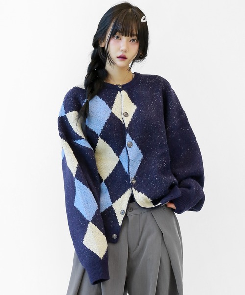 minsobi（ミンソビ）の「ダイヤチェックニットカーディガン 厚手ニットカーデ アーガイル ニット（カーディガン/ボレロ・メンズ・ブラック/ネイビー・FREE）」の16枚目の写真