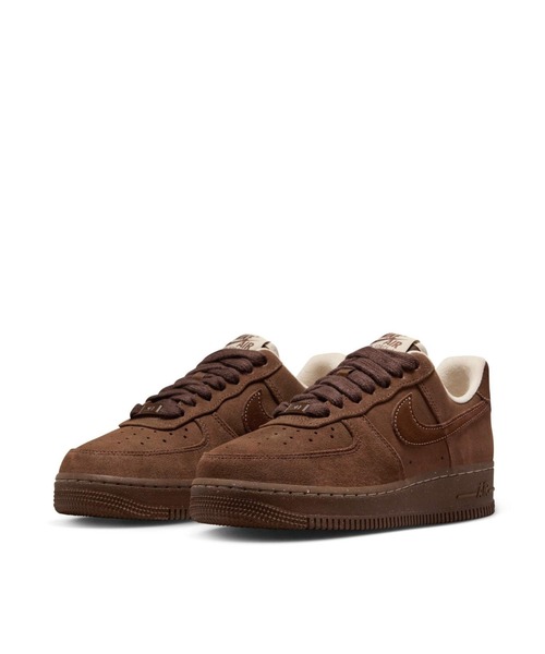 NIKE（ナイキ）の「NIKE ナイキ W AIR FORCE 1 '07 ウィメンズ エア フォース 1 '07 WFQ8901 259CACWOW/CACW（スニーカー・メンズ・ブラウン・22.0cm/22.5cm/23.0cm/23.5cm/24.0cm/24.5cm/25.0cm/25.5cm/26.0cm/26.5cm/27.0cm/27.5cm/28.0cm/28.5cm/29.0cm）」の2枚目の写真