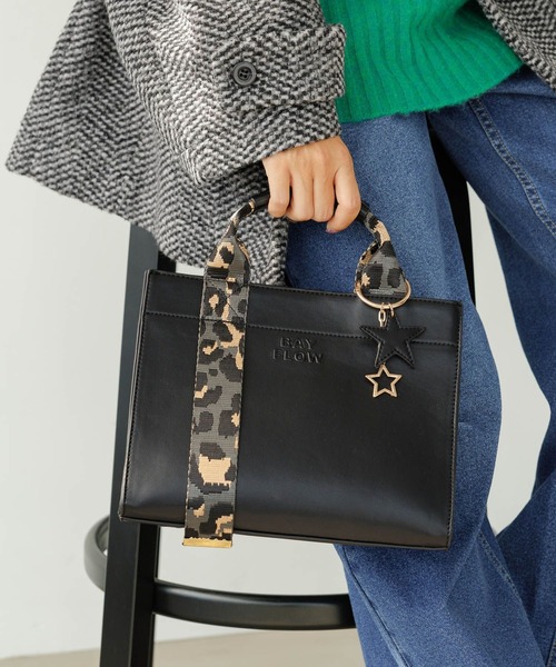 BAYFLOW（ベイフロー）の「[多ポケットで便利]レオパードテープフェイクレザートート（ハンドバッグ・レディース・ブラック/ライトグレー/ベージュ/ブラウン系その他・FREE）」の2枚目の写真