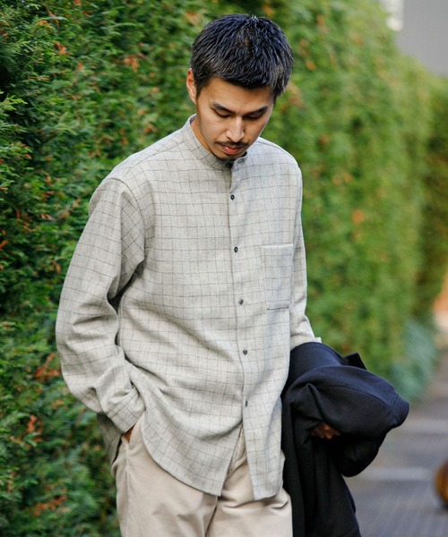 URBAN RESEARCH DOORS(アーバンリサーチドアーズ)の「フラノバンドカラーシャツ(シャツ/ブラウス・メンズ・モカ/スミクロ/グレー系その他/オリーブ・MEDIUM/LARGE)」の5枚目の写真