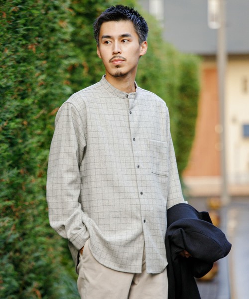 URBAN RESEARCH DOORS(アーバンリサーチドアーズ)の「フラノバンドカラーシャツ(シャツ/ブラウス・メンズ・モカ/スミクロ/グレー系その他/オリーブ・MEDIUM/LARGE)」の6枚目の写真