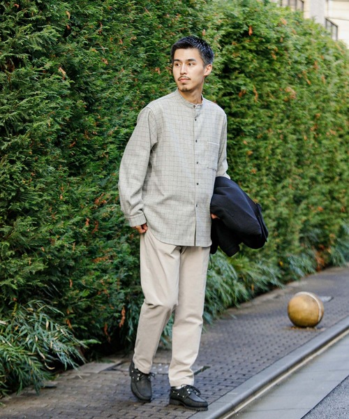 URBAN RESEARCH DOORS(アーバンリサーチドアーズ)の「フラノバンドカラーシャツ(シャツ/ブラウス・メンズ・モカ/スミクロ/グレー系その他/オリーブ・MEDIUM/LARGE)」の8枚目の写真