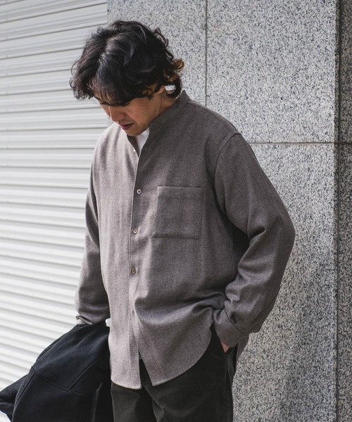 URBAN RESEARCH DOORS(アーバンリサーチドアーズ)の「フラノバンドカラーシャツ(シャツ/ブラウス・メンズ・モカ/スミクロ/グレー系その他/オリーブ・MEDIUM/LARGE)」の10枚目の写真