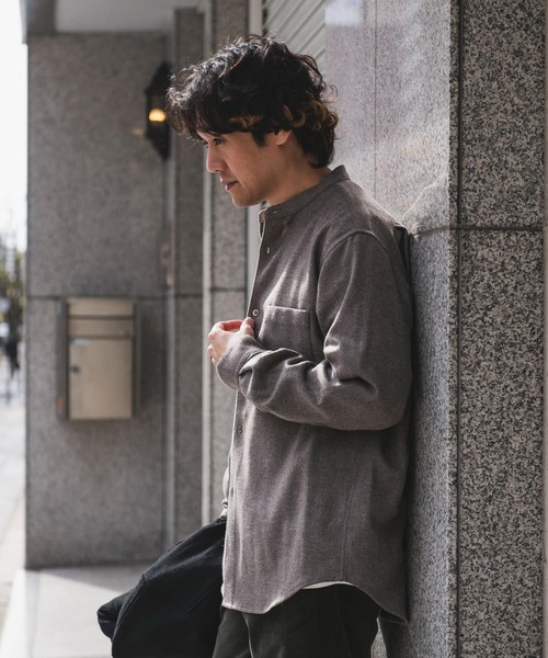 URBAN RESEARCH DOORS(アーバンリサーチドアーズ)の「フラノバンドカラーシャツ(シャツ/ブラウス・メンズ・モカ/スミクロ/グレー系その他/オリーブ・MEDIUM/LARGE)」の11枚目の写真