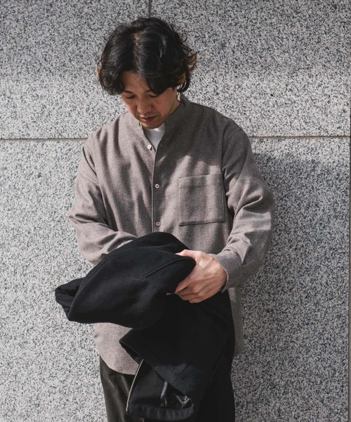 URBAN RESEARCH DOORS(アーバンリサーチドアーズ)の「フラノバンドカラーシャツ(シャツ/ブラウス・メンズ・モカ/スミクロ/グレー系その他/オリーブ・MEDIUM/LARGE)」の13枚目の写真