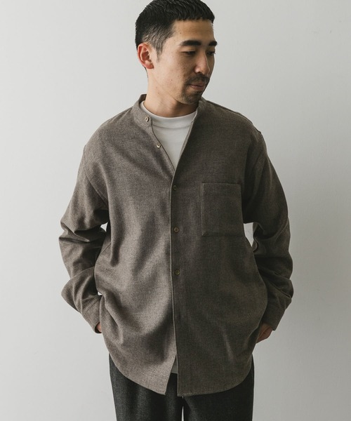 URBAN RESEARCH DOORS(アーバンリサーチドアーズ)の「フラノバンドカラーシャツ(シャツ/ブラウス・メンズ・モカ/スミクロ/グレー系その他/オリーブ・MEDIUM/LARGE)」の19枚目の写真