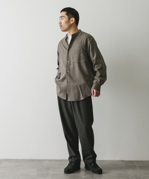 URBAN RESEARCH DOORS(アーバンリサーチドアーズ)の「フラノバンドカラーシャツ(シャツ/ブラウス・メンズ・モカ/スミクロ/グレー系その他/オリーブ・MEDIUM/LARGE)」の20枚目の写真