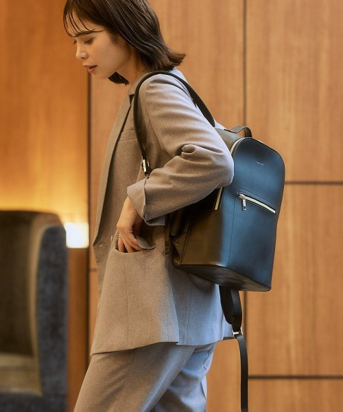 7days Life Styling(セブンデイズライフスタイリング)の「【選べる2サイズ】10ポケットPC収納付き かるいリュックサック(A4対応)(バックパック/リュック・レディース・グレー/ブラック・01/02)」の11枚目の写真