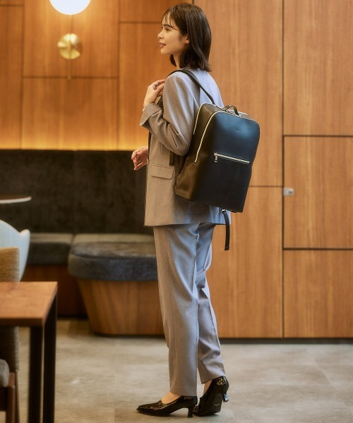 7days Life Styling(セブンデイズライフスタイリング)の「【選べる2サイズ】10ポケットPC収納付き かるいリュックサック(A4対応)(バックパック/リュック・レディース・グレー/ブラック・01/02)」の16枚目の写真