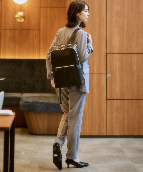7days Life Styling(セブンデイズライフスタイリング)の「【選べる2サイズ】10ポケットPC収納付き かるいリュックサック(A4対応)(バックパック/リュック・レディース・グレー/ブラック・01/02)」の17枚目の写真
