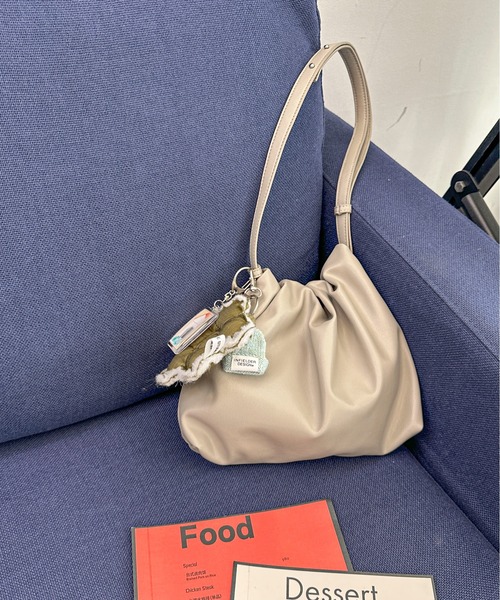 PILIT(ピリット)の「サイドファスナーショルダー(ショルダーバッグ・レディース・グレイッシュベージュ/ブラック・FREE)」の2枚目の写真