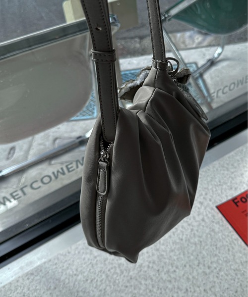 PILIT(ピリット)の「サイドファスナーショルダー(ショルダーバッグ・レディース・グレイッシュベージュ/ブラック・FREE)」の3枚目の写真