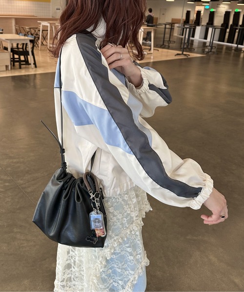 PILIT(ピリット)の「サイドファスナーショルダー(ショルダーバッグ・レディース・グレイッシュベージュ/ブラック・FREE)」の6枚目の写真