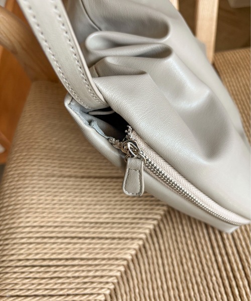 PILIT(ピリット)の「サイドファスナーショルダー(ショルダーバッグ・レディース・グレイッシュベージュ/ブラック・FREE)」の13枚目の写真