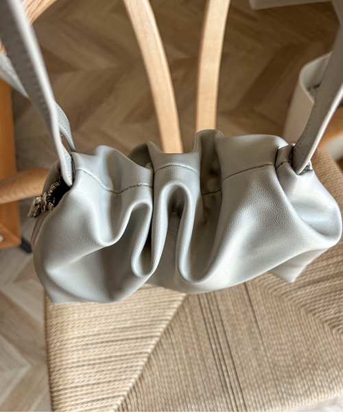 PILIT(ピリット)の「サイドファスナーショルダー(ショルダーバッグ・レディース・グレイッシュベージュ/ブラック・FREE)」の14枚目の写真