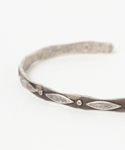 BEAMS BOY（ビームスボーイ）の「OJO DE MEX / スリム バングル 25S（バングル/リストバンド・レディース・ゴールド/シルバー・ONE SIZE）」の4枚目の写真