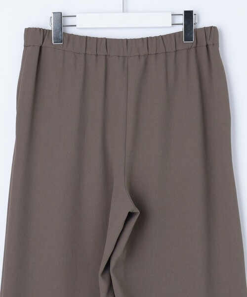 J.PRESS(ジェイプレス)の「【洗える】バックサテンジョーゼット リラックス パンツ(その他パンツ・レディース・ブラック系/ブラウン系・13/7/9/11)」の9枚目の写真