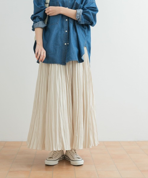 URBAN RESEARCH DOORS(アーバンリサーチドアーズ)の「タフタランダムプリーツスカート(スカート・レディース・ライトカーキ/ブラック/オフホワイト・MEDIUM)」の4枚目の写真