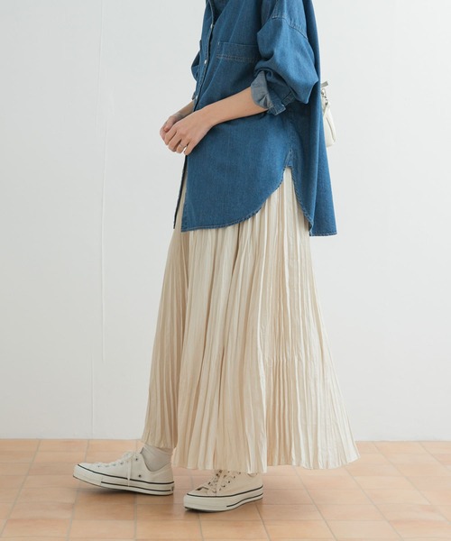 URBAN RESEARCH DOORS(アーバンリサーチドアーズ)の「タフタランダムプリーツスカート(スカート・レディース・ライトカーキ/ブラック/オフホワイト・MEDIUM)」の6枚目の写真