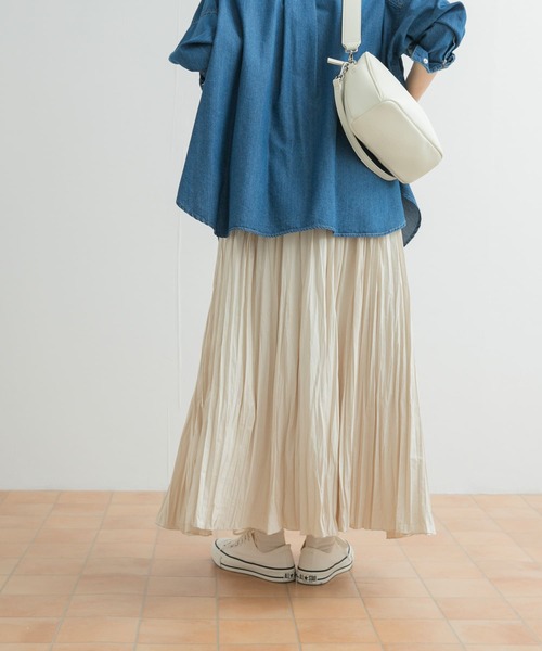 URBAN RESEARCH DOORS(アーバンリサーチドアーズ)の「タフタランダムプリーツスカート(スカート・レディース・ライトカーキ/ブラック/オフホワイト・MEDIUM)」の8枚目の写真