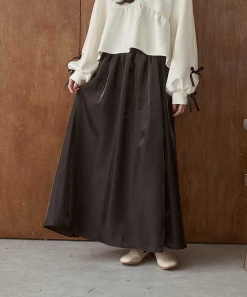 moi tytto(モイテュット)の「シャイニーフレアスカート(スカート・レディース・ピンク/ブラック/ナチュラル・MEDIUM/SMALL)」の2枚目の写真