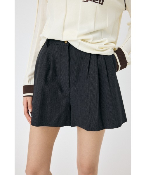 MOUSSY（マウジー）の「【セットアップ対応】THREE TUCK ショーツ（スラックス・レディース・ベージュ/ネイビー/チャコールグレー・1/2）」の2枚目の写真