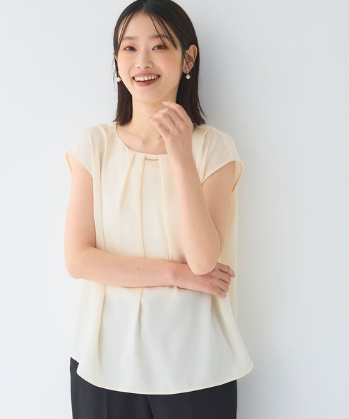 CROSS FUNCTION(クロスファンクション)の「《シワになりにくい》正解タックノースリーブサテンブラウス【CF/クロスファンクション】(シャツ/ブラウス・レディース・オフホワイト/ライトグレー/ブラック・L/M)」の5枚目の写真