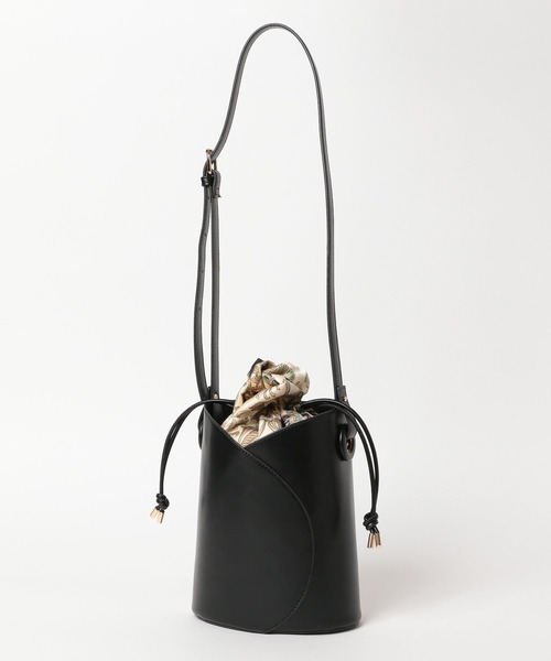 Andemiu（アンデミュウ）の「スカーフバケツバック322616（ショルダーバッグ・レディース・ブラック/ベージュ・FREE）」の12枚目の写真