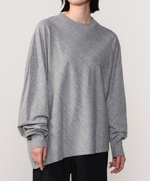 INSCRIRE（アンスクリア）の「INSCRIRE | ラフィコットン アシンメトリー ロングスリーブTシャツ WOMEN（Tシャツ/カットソー・レディース・グレー/ネイビー・2）」の5枚目の写真