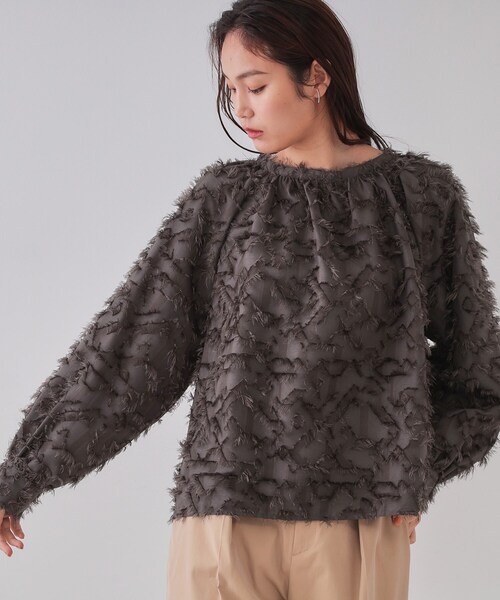 OPAQUE.CLIP（オペークドットクリップ）の「《VERY掲載》フリンジジャカードブラウス【洗濯機洗い可】（シャツ/ブラウス・レディース・ライトグリーン/オフホワイト/チャコールグレー・38/40/42）」の2枚目の写真