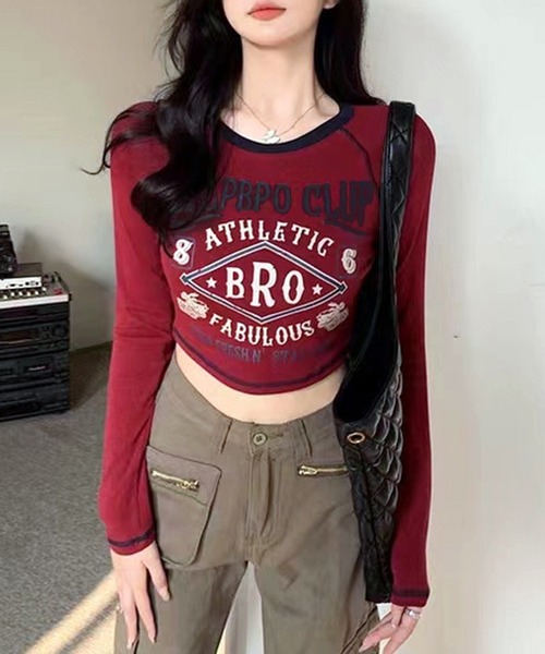VIBGYOR(ヴィブジョー)の「【EIZZ/アイズ】ヴィンテージ風 ショート丈 トップス(Tシャツ/カットソー・レディース・ベージュ/ワイン・FREE)」の1枚目の写真