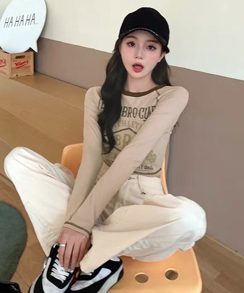 VIBGYOR(ヴィブジョー)の「【EIZZ/アイズ】ヴィンテージ風 ショート丈 トップス(Tシャツ/カットソー・レディース・ベージュ/ワイン・FREE)」の3枚目の写真