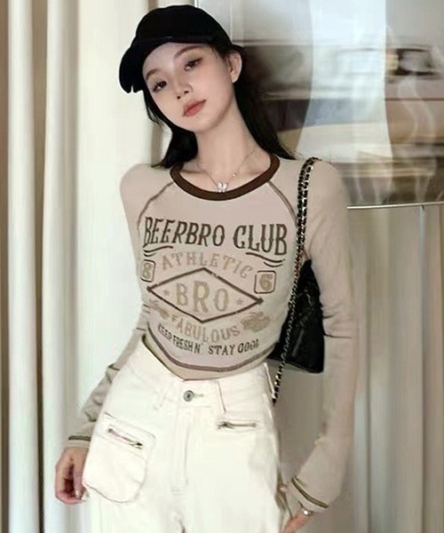 VIBGYOR(ヴィブジョー)の「【EIZZ/アイズ】ヴィンテージ風 ショート丈 トップス(Tシャツ/カットソー・レディース・ベージュ/ワイン・FREE)」の5枚目の写真