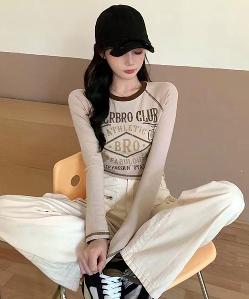 VIBGYOR(ヴィブジョー)の「【EIZZ/アイズ】ヴィンテージ風 ショート丈 トップス(Tシャツ/カットソー・レディース・ベージュ/ワイン・FREE)」の7枚目の写真