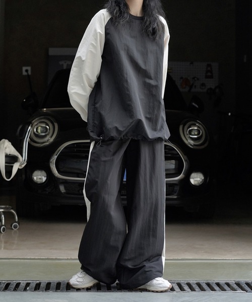 SUWDEE(スーディー)の「bicolor raglan sleeve oversize pullover(その他トップス・レディース・ブラック/グレー・FREE)」の2枚目の写真