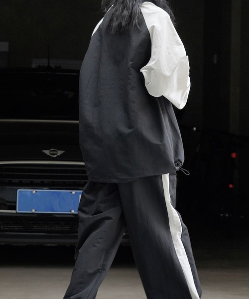SUWDEE(スーディー)の「bicolor raglan sleeve oversize pullover(その他トップス・レディース・ブラック/グレー・FREE)」の11枚目の写真
