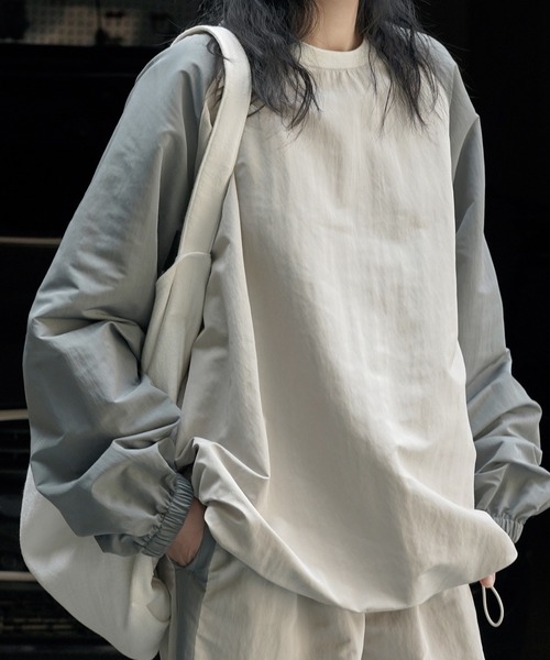SUWDEE(スーディー)の「bicolor raglan sleeve oversize pullover(その他トップス・レディース・ブラック/グレー・FREE)」の13枚目の写真