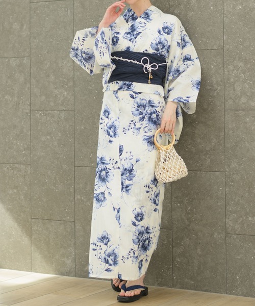 CELEN(セレン)の「【下駄付き兵児帯ゆかた5点セット】浴衣・兵児帯・腰紐2本・下駄《夏宵浴衣》(浴衣・レディース・ネイビー系/ホワイト系/ブルー系/ブラック系1/アイボリー系1/アイボリー系2/グレー系/ブラック系2・FREE)」の2枚目の写真