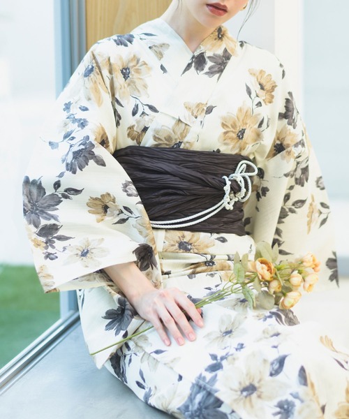 CELEN(セレン)の「【下駄付き兵児帯ゆかた5点セット】浴衣・兵児帯・腰紐2本・下駄《夏宵浴衣》(浴衣・レディース・ネイビー系/ホワイト系/ブルー系/ブラック系1/アイボリー系1/アイボリー系2/グレー系/ブラック系2・FREE)」の5枚目の写真