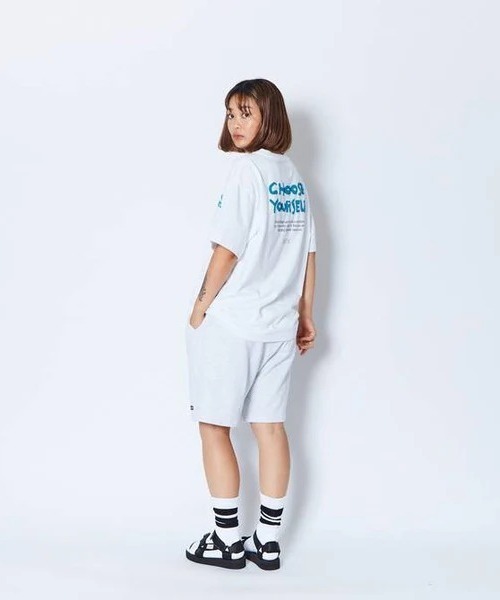 AKTR(アクター)の「AKTR CHOOSE YOURSELF COTTON TEE(アクター チューズ ユアセルフ コットン ティー)(Tシャツ/カットソー・メンズ・ブラック/ブルー/ホワイト・MEDIUM/LARGE/X-LARGE/XX-LARGE)」の2枚目の写真