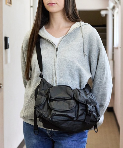 BAICYCLON by Bagjack（バイシクロン バイ バグジャック）の「【BAICYCLON】MULTI POCKETS SHOUDER BAG SMALL BCL-85（ショルダーバッグ・メンズ・ブラック/ブラック系その他2・FREE）」の2枚目の写真