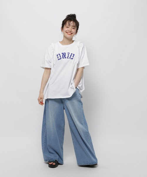 WIGGLE WIGGLE(ウィグルウィグル)の「【wiggle wiggle(ウィグルウィグル)】コラボ フリルアソートロゴTシャツ(Tシャツ/カットソー・レディース・チャコール/グレー/オフホワイト・LARGE/MEDIUM)」の4枚目の写真