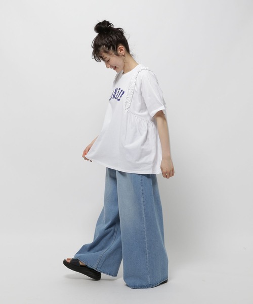 WIGGLE WIGGLE(ウィグルウィグル)の「【wiggle wiggle(ウィグルウィグル)】コラボ フリルアソートロゴTシャツ(Tシャツ/カットソー・レディース・チャコール/グレー/オフホワイト・LARGE/MEDIUM)」の5枚目の写真