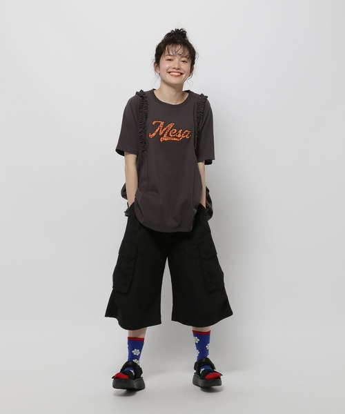 WIGGLE WIGGLE(ウィグルウィグル)の「【wiggle wiggle(ウィグルウィグル)】コラボ フリルアソートロゴTシャツ(Tシャツ/カットソー・レディース・チャコール/グレー/オフホワイト・LARGE/MEDIUM)」の10枚目の写真