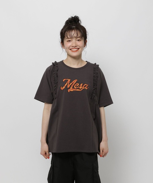 WIGGLE WIGGLE(ウィグルウィグル)の「【wiggle wiggle(ウィグルウィグル)】コラボ フリルアソートロゴTシャツ(Tシャツ/カットソー・レディース・チャコール/グレー/オフホワイト・LARGE/MEDIUM)」の13枚目の写真